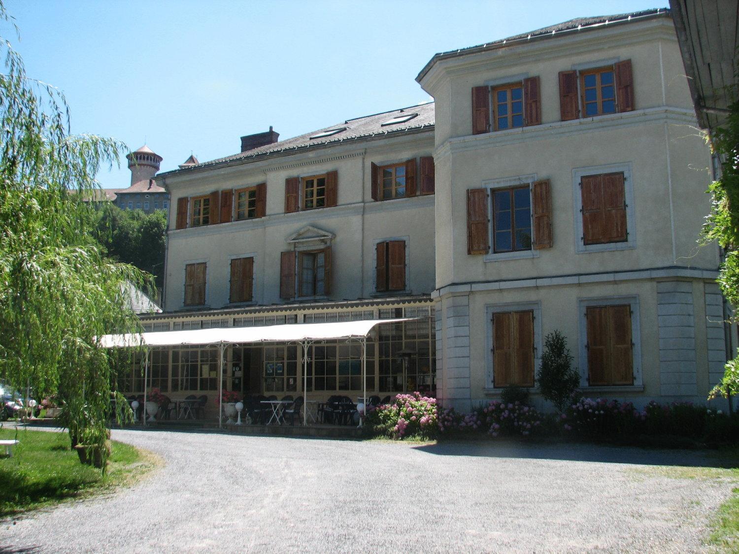 Hotel Du Parc - Manoir Du Baron Blanc Faverges Bagian luar foto