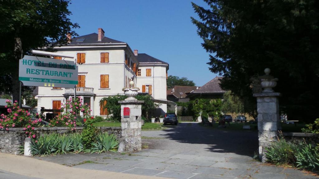 Hotel Du Parc - Manoir Du Baron Blanc Faverges Bagian luar foto
