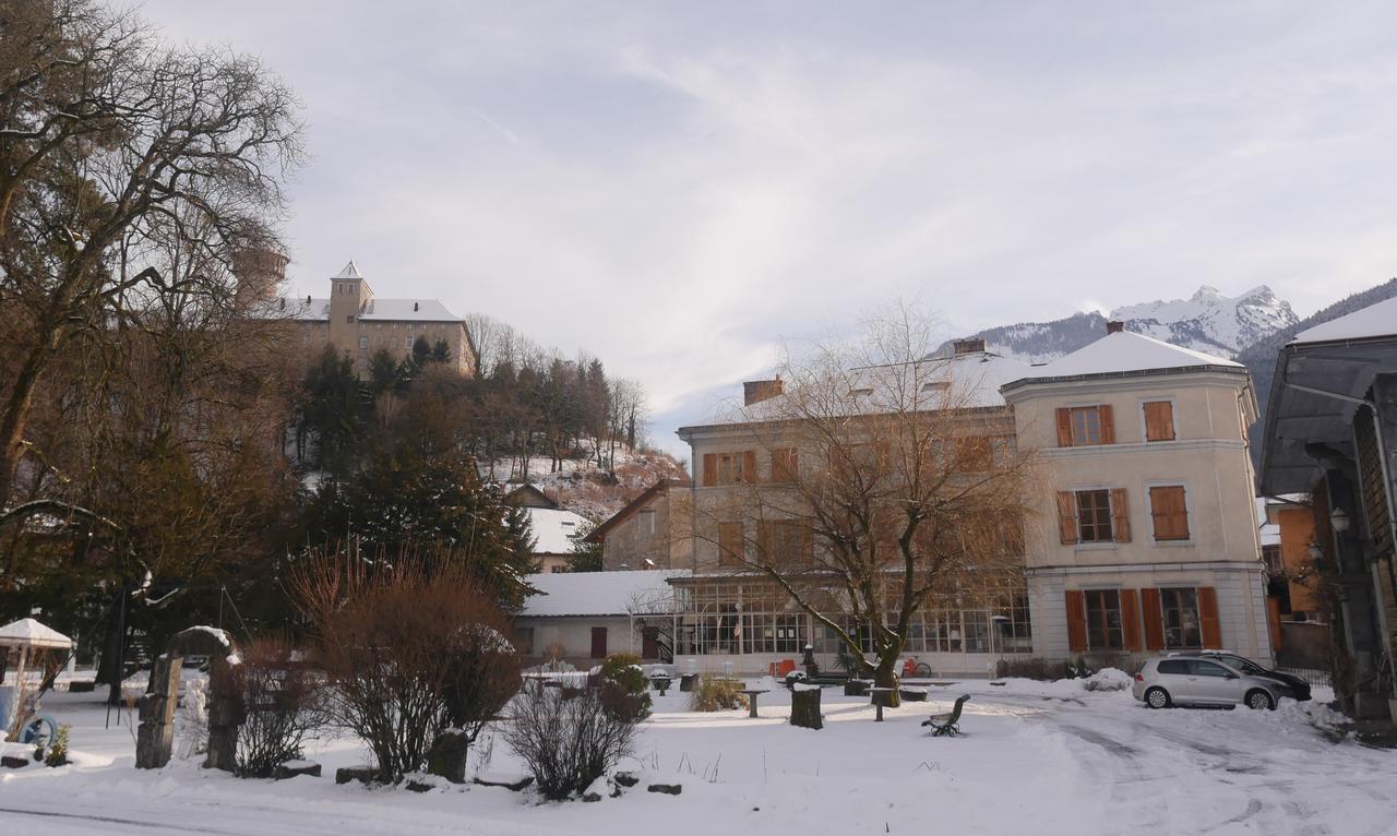Hotel Du Parc - Manoir Du Baron Blanc Faverges Bagian luar foto